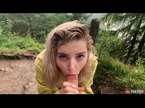 ❤️ 公開フェラチオの後、ザーメンを飲み込む少女 - エヴァ・エルフィ 上質ポルノ ❌️